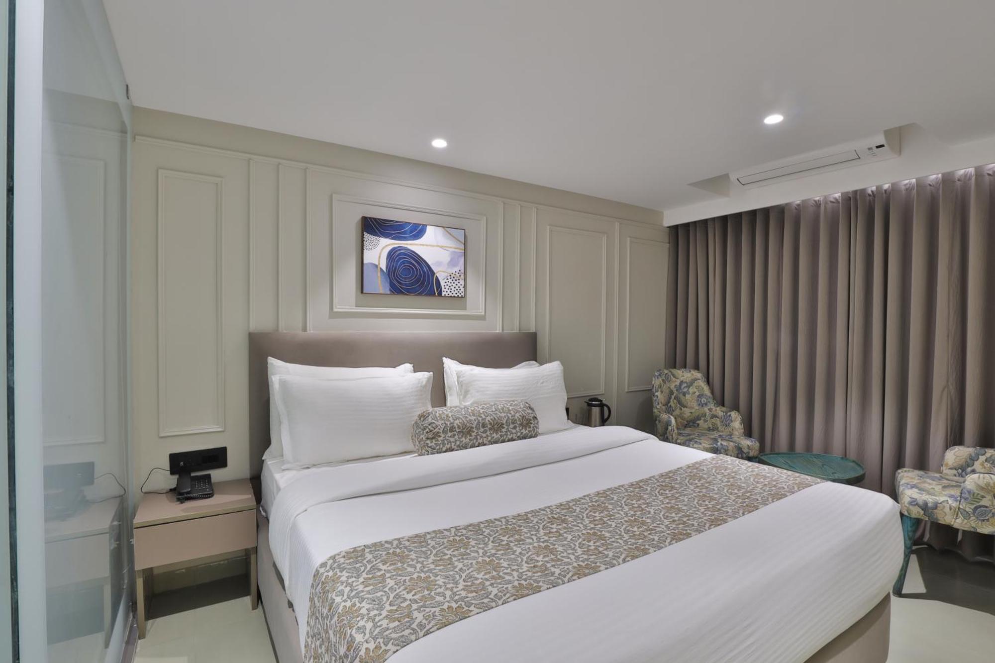 Hotel The Grand Suites Ahmedabad Exterior photo