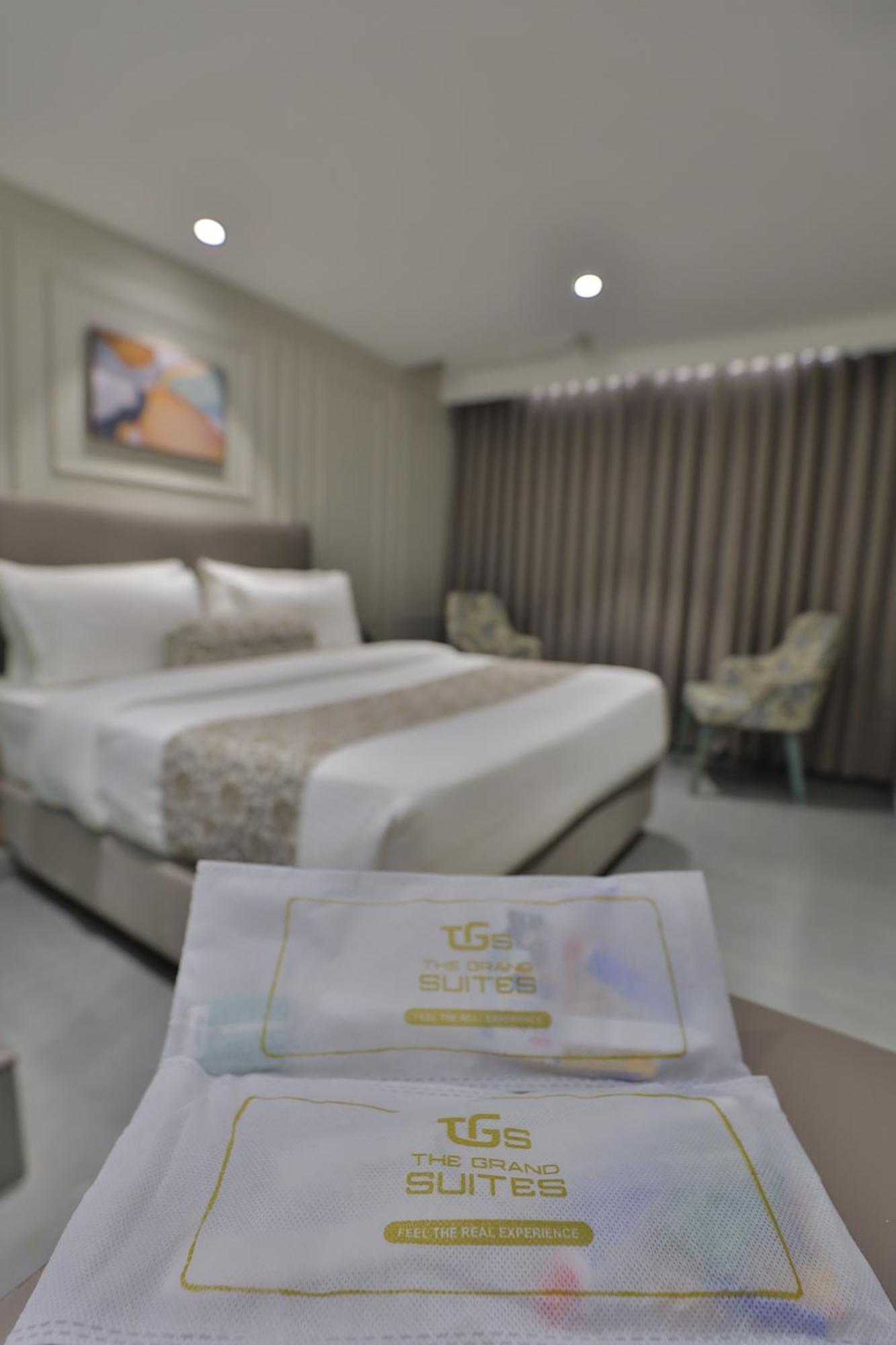 Hotel The Grand Suites Ahmedabad Exterior photo