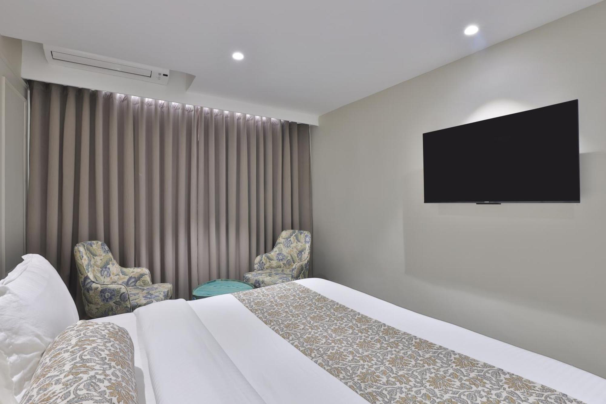 Hotel The Grand Suites Ahmedabad Exterior photo