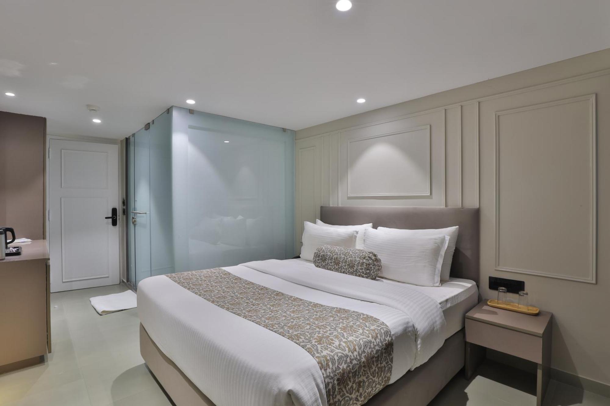 Hotel The Grand Suites Ahmedabad Exterior photo