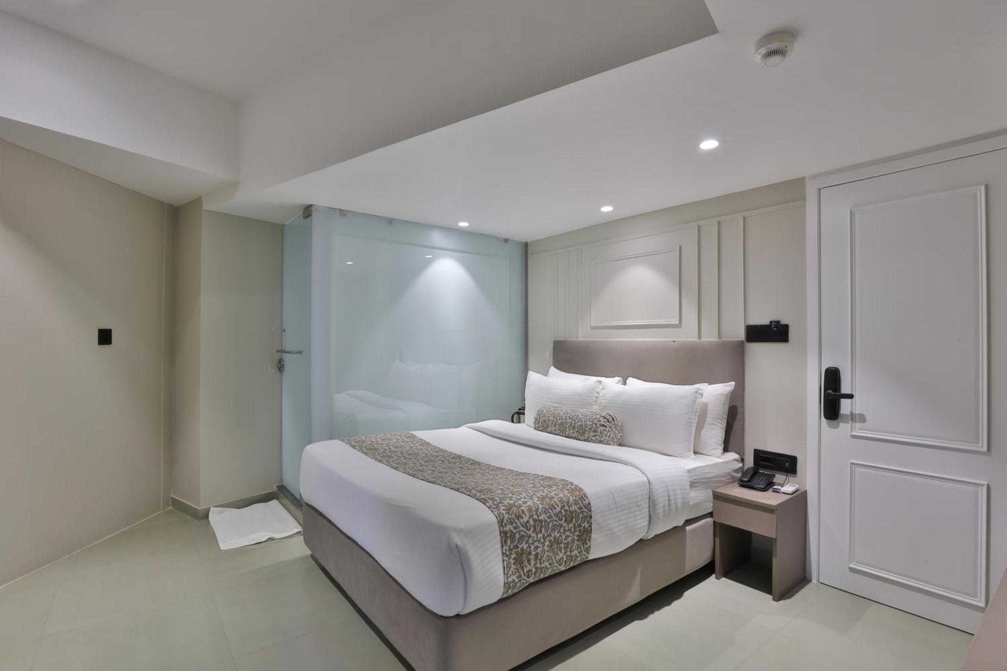 Hotel The Grand Suites Ahmedabad Exterior photo
