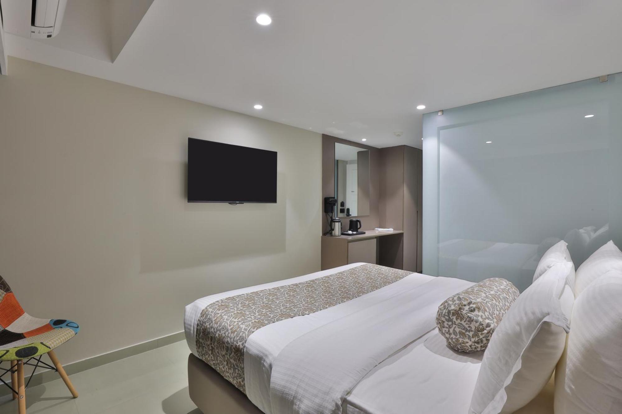 Hotel The Grand Suites Ahmedabad Exterior photo