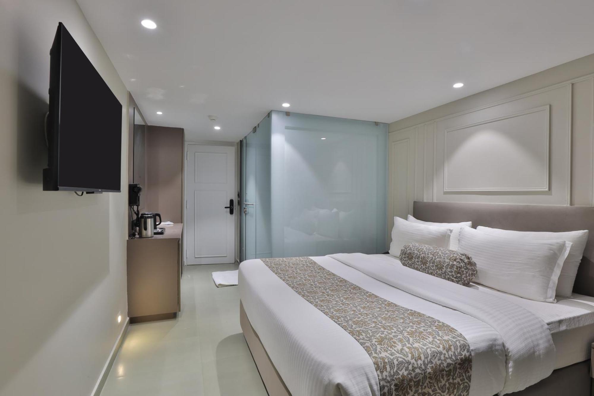 Hotel The Grand Suites Ahmedabad Exterior photo
