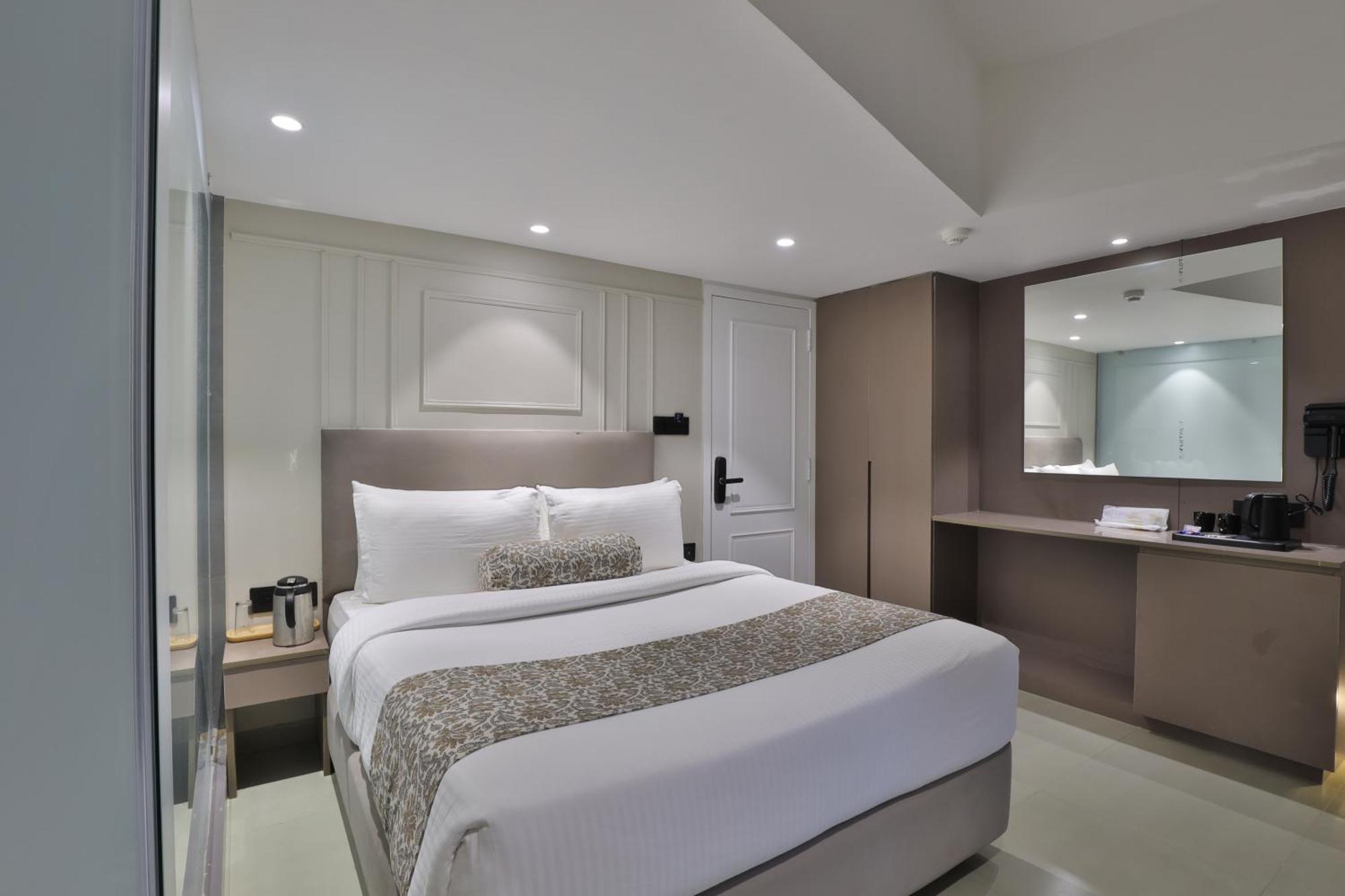 Hotel The Grand Suites Ahmedabad Exterior photo
