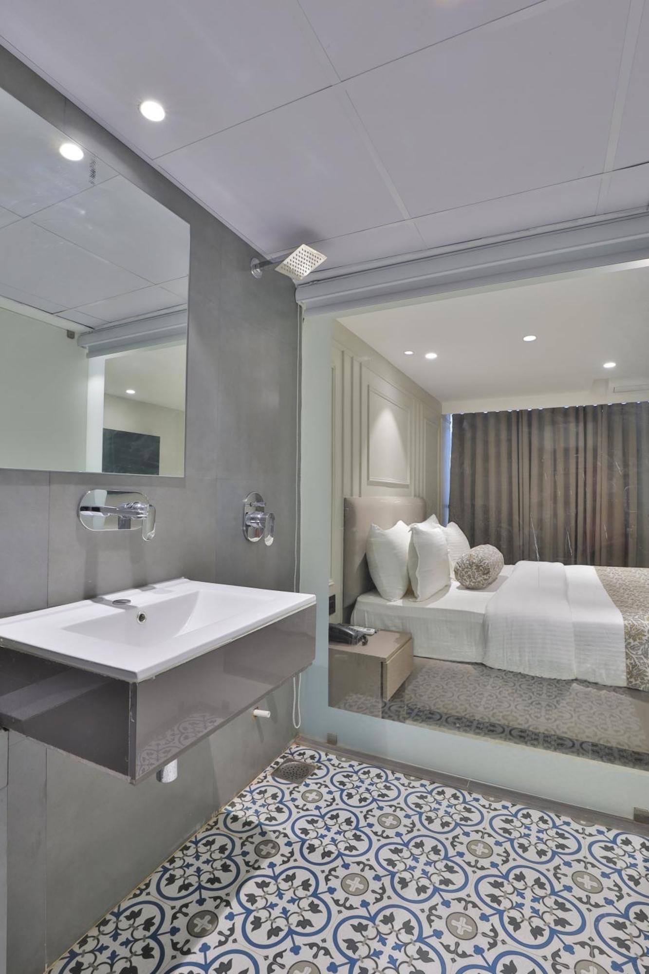 Hotel The Grand Suites Ahmedabad Exterior photo