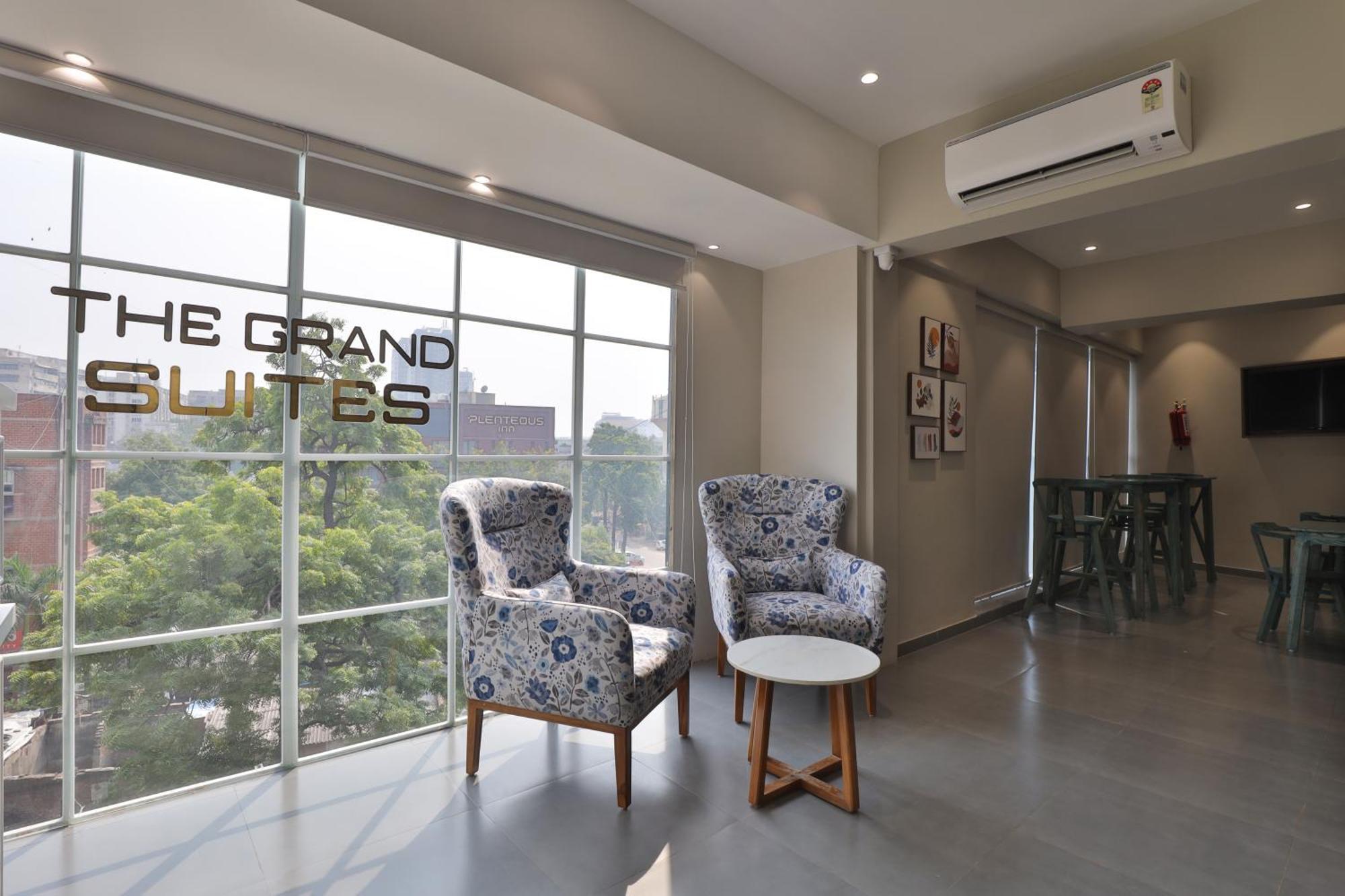Hotel The Grand Suites Ahmedabad Exterior photo